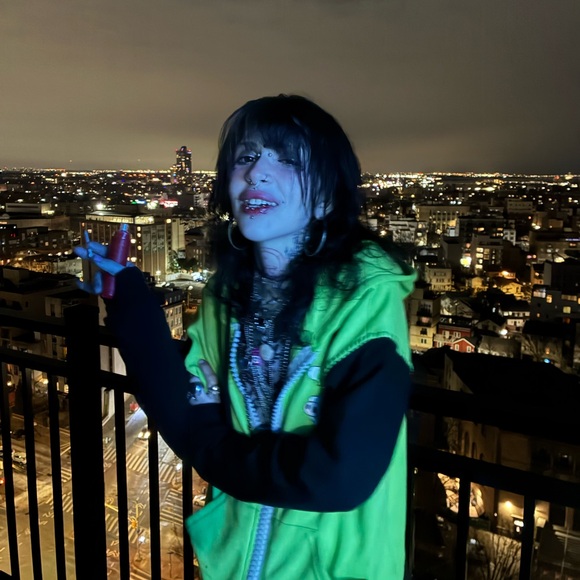 Meet your Posher, Mona - Picture 4 of 4